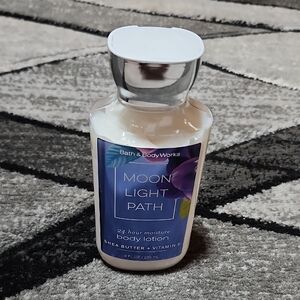 BATH & BODY WORKS MOON LIGHT PATH 24 HR MOISTURE BODY LOTION